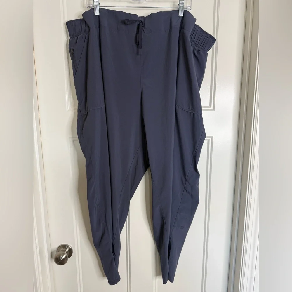 Women’s All in Motion Joggers/ taper pants Bundle Grey, Olive, & Black, 3X - Picture 15 of 15